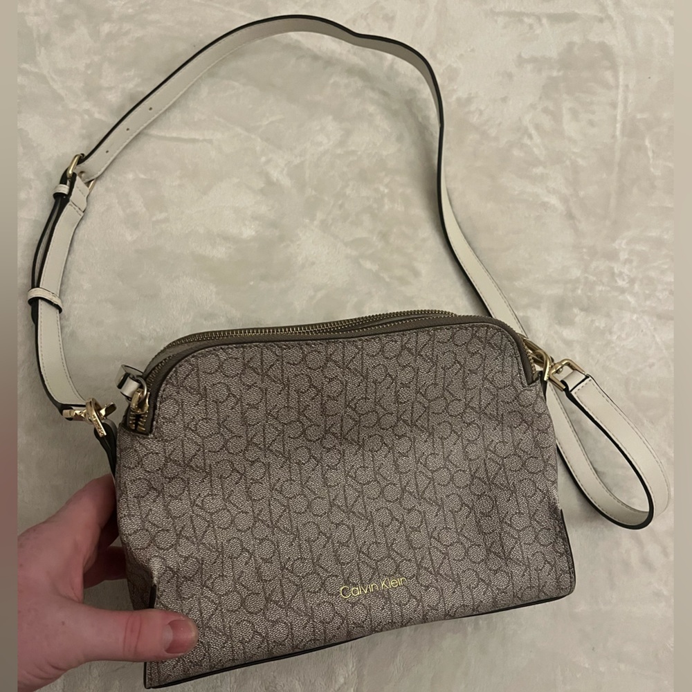 Calvin Klein Signature Crossbody Bag